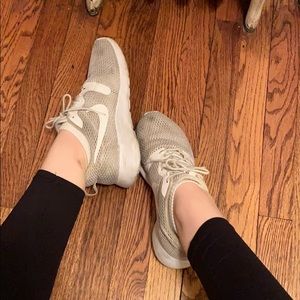 Nike Roshe tennis shoes